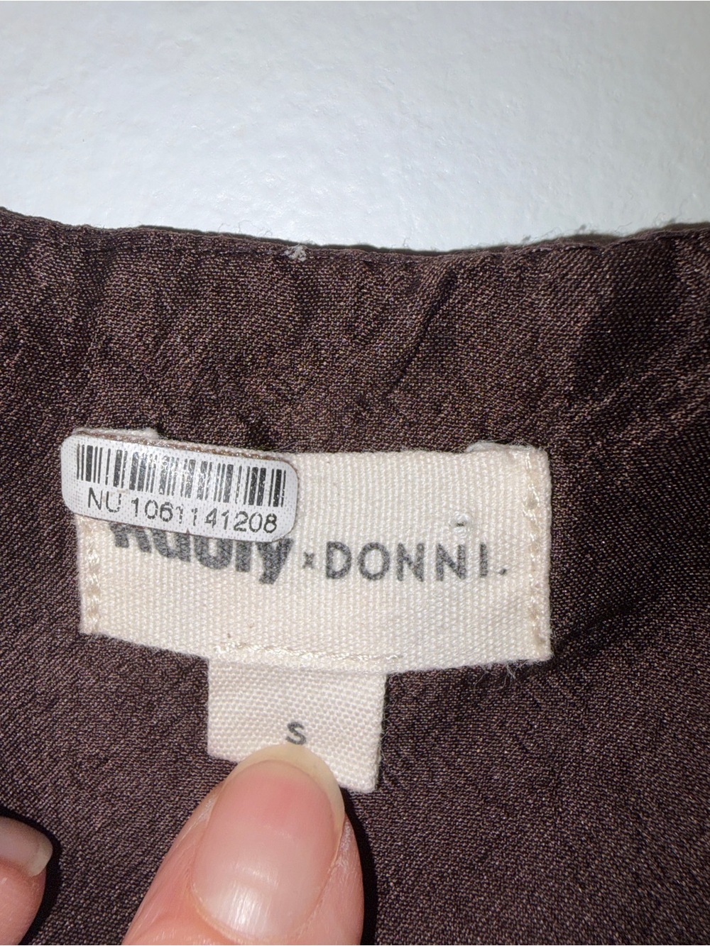 DONNI. 100% Silk Brown Sleeveless Vest Size S Made in USA - Picture 3 of 8